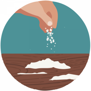 Kako očistiti dasku za sečenje i serviranje -Pospite krupniju so preko daske za sečenje