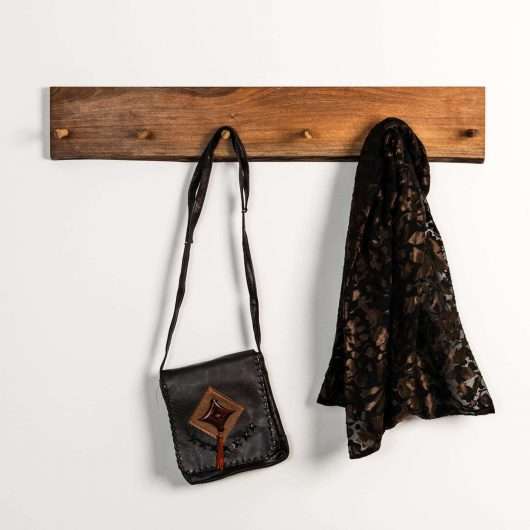 Zidni drveni čiviluk sa šest kačaljki